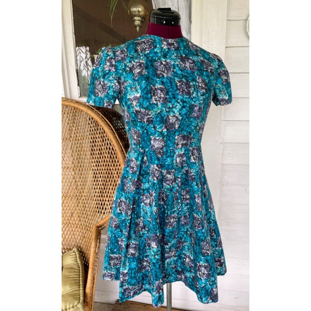 Vintage 1950s Polished Cotton Floral Pleated Shortsleeve Dress Small - Picture 2 of 16